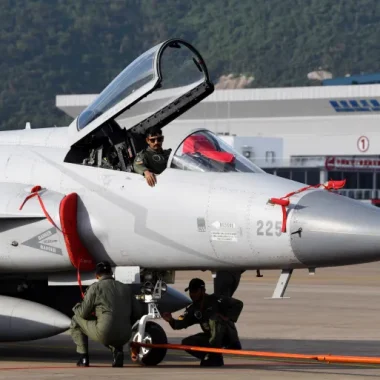 2018-11-01T042934Z_2050805760_RC1E872D1B00_RTRMADP_3_CHINA-AIRSHOW-1768391545.webp